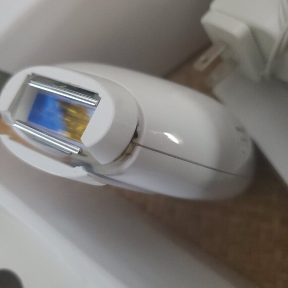 Iluminage Precise Touch - Hair Removal Device DAMAGED - Picture 7 of 7